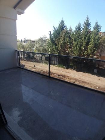 GEMLİK KURŞUNLU'DA SAHİLE 100 ADIM, HAVUZLU SİTEDE SATILIK 2 KATLI SIFIR VİLLA