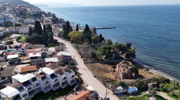 GEMLİK KURŞUNLU'DA SAHİLE 100 ADIM, HAVUZLU SİTEDE SATILIK 2 KATLI SIFIR VİLLA