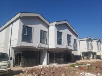 GEMLİK KURŞUNLU'DA SAHİLE 100 ADIM, HAVUZLU SİTEDE SATILIK 2 KATLI SIFIR VİLLA