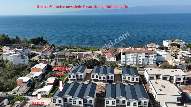 GEMLİK KURŞUNLU'DA SAHİLE 100 ADIM, HAVUZLU SİTEDE SATILIK 2 KATLI SIFIR VİLLA