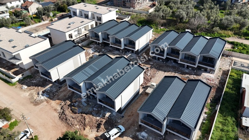GEMLİK KURŞUNLU'DA SAHİLE 100 ADIM, HAVUZLU SİTEDE SATILIK 2 KATLI SIFIR VİLLA