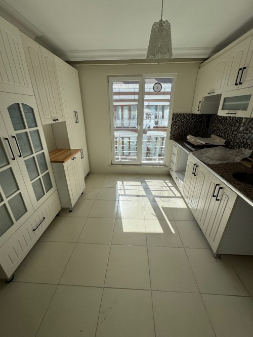 Binevler'de Metro'ya 5 Dk Asansörlü 4+1 Boş Satılık Dubleks