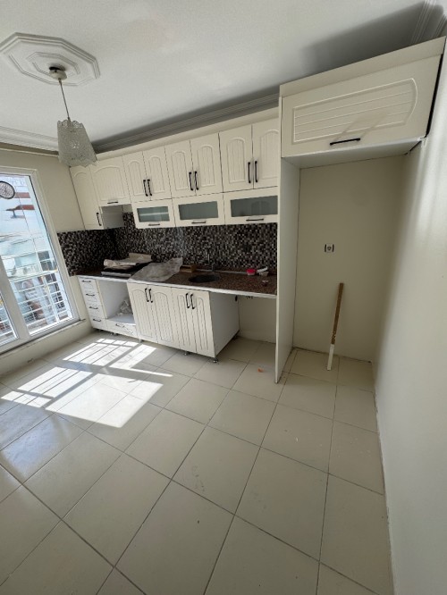 Binevler'de Metro'ya 5 Dk Asansörlü 4+1 Boş Satılık Dubleks