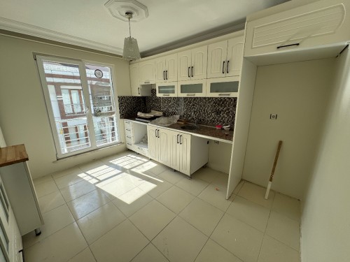 Binevler'de Metro'ya 5 Dk Asansörlü 4+1 Boş Satılık Dubleks