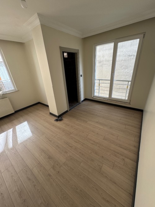 Binevler'de Metro'ya 5 Dk Asansörlü 4+1 Boş Satılık Dubleks