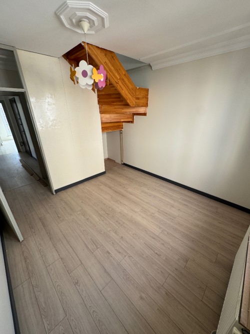 Binevler'de Metro'ya 5 Dk Asansörlü 4+1 Boş Satılık Dubleks