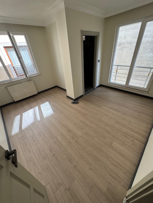 Binevler'de Metro'ya 5 Dk Asansörlü 4+1 Boş Satılık Dubleks