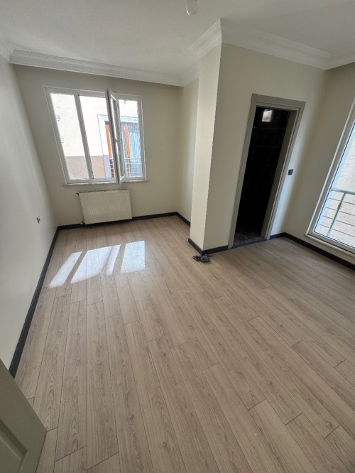 Binevler'de Metro'ya 5 Dk Asansörlü 4+1 Boş Satılık Dubleks