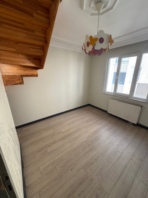 Binevler'de Metro'ya 5 Dk Asansörlü 4+1 Boş Satılık Dubleks