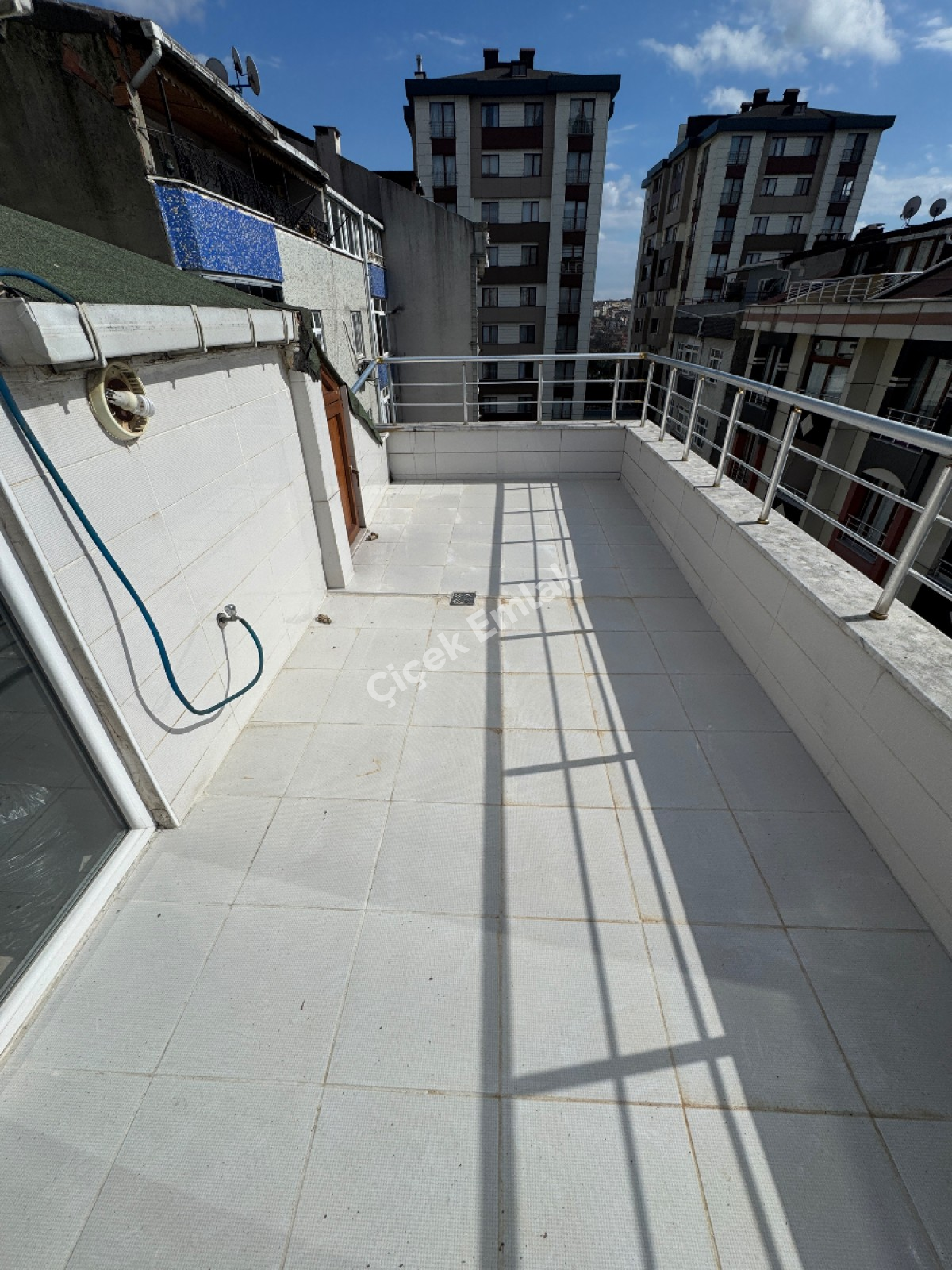 Binevler'de Metro'ya 5 Dk Asansörlü 4+1 Boş Satılık Dubleks