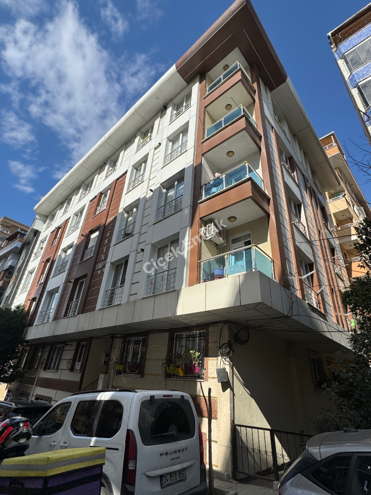 Binevler'de Metro'ya 5 Dk Asansörlü 4+1 Boş Satılık Dubleks