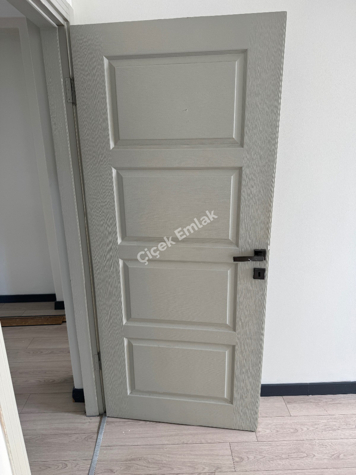 Binevler'de Metro'ya 5 Dk Asansörlü 4+1 Boş Satılık Dubleks