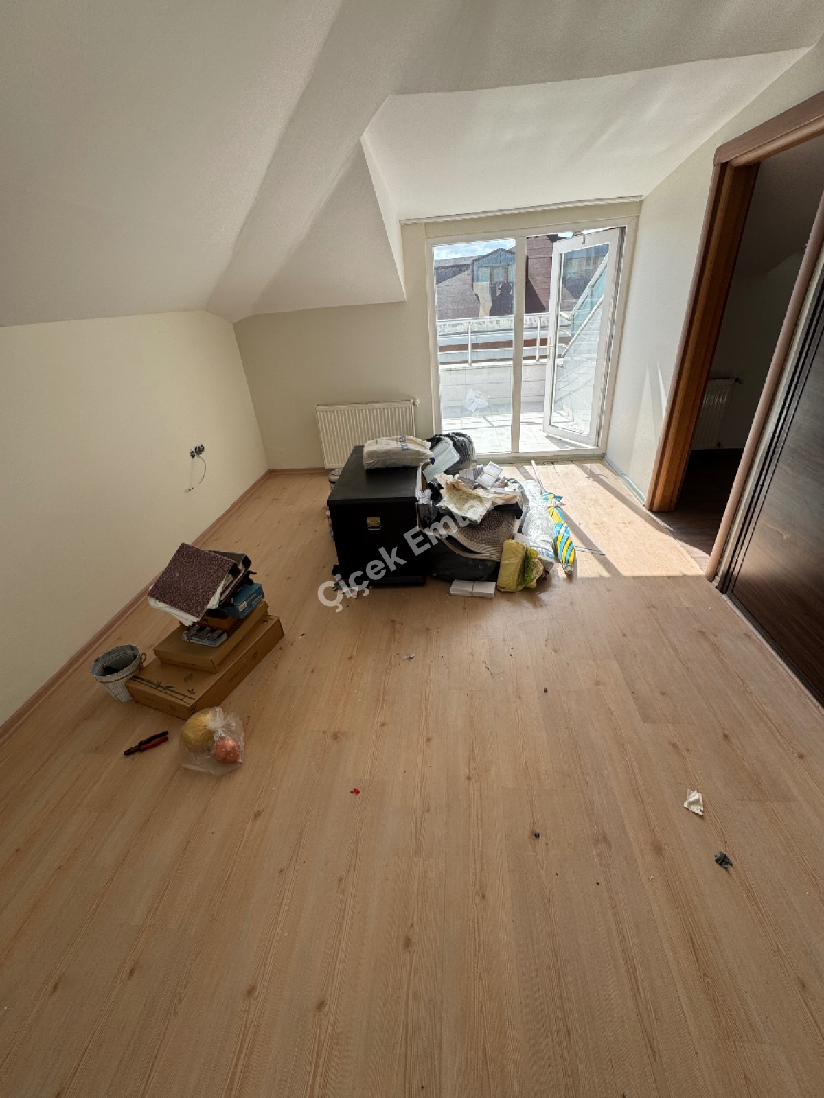 Binevler'de Metro'ya 5 Dk Asansörlü 4+1 Boş Satılık Dubleks