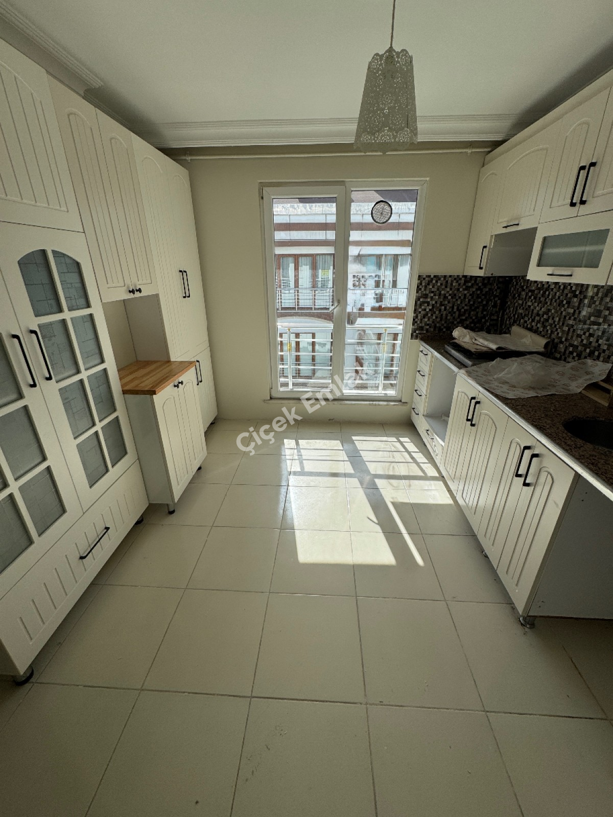 Binevler'de Metro'ya 5 Dk Asansörlü 4+1 Boş Satılık Dubleks