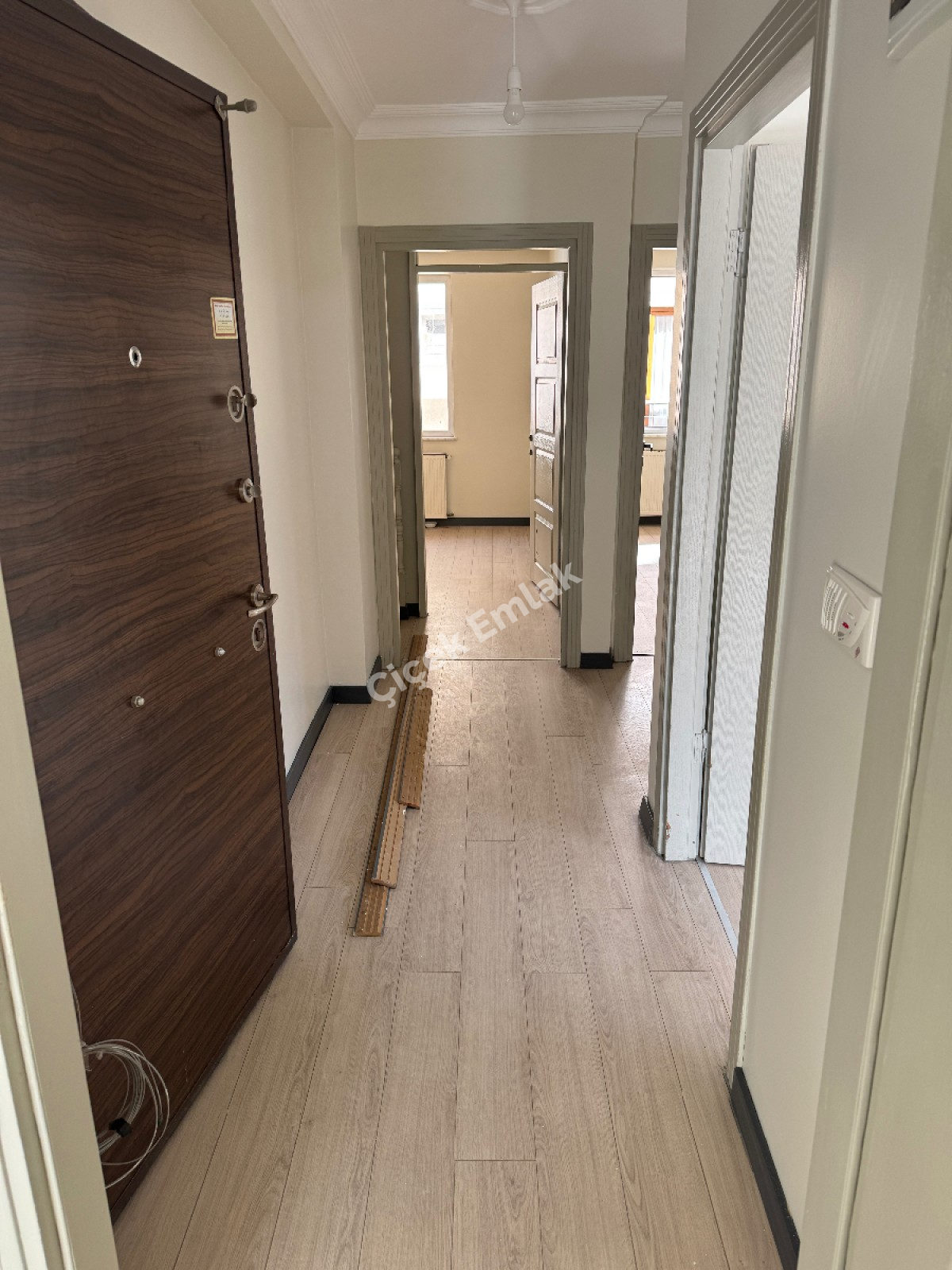 Binevler'de Metro'ya 5 Dk Asansörlü 4+1 Boş Satılık Dubleks