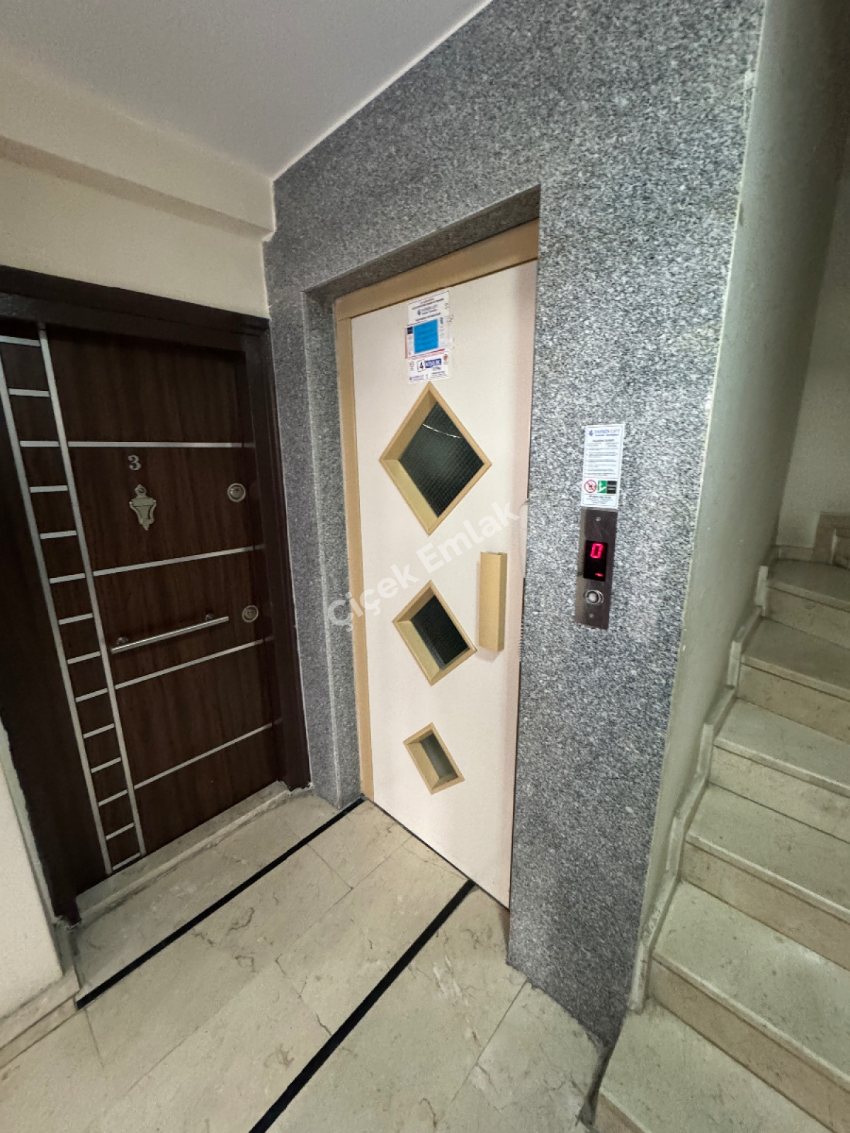 Binevler'de Metro'ya 5 Dk Asansörlü 4+1 Boş Satılık Dubleks