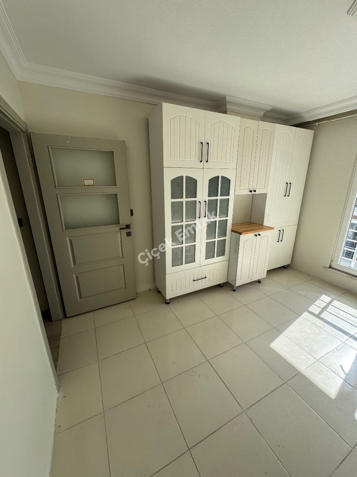 Binevler'de Metro'ya 5 Dk Asansörlü 4+1 Boş Satılık Dubleks