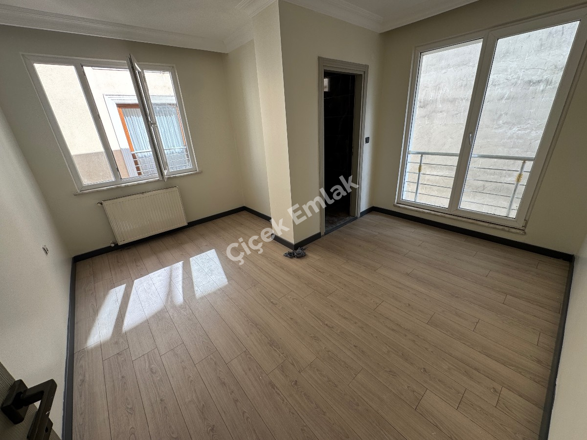 Binevler'de Metro'ya 5 Dk Asansörlü 4+1 Boş Satılık Dubleks