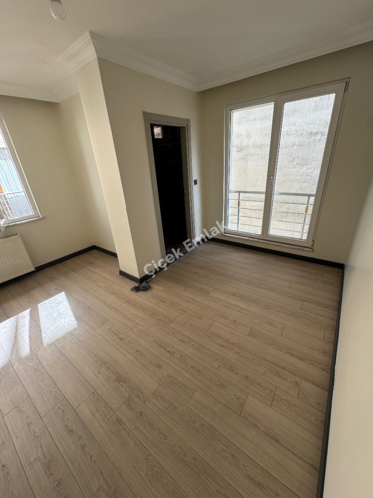 Binevler'de Metro'ya 5 Dk Asansörlü 4+1 Boş Satılık Dubleks