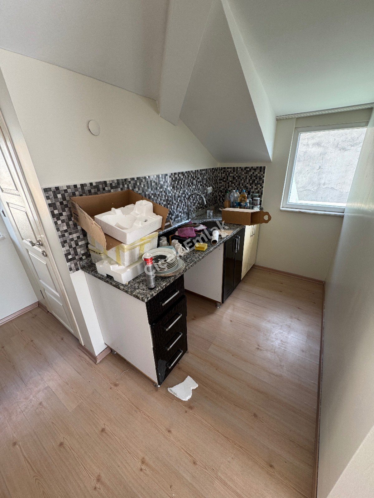 Binevler'de Metro'ya 5 Dk Asansörlü 4+1 Boş Satılık Dubleks