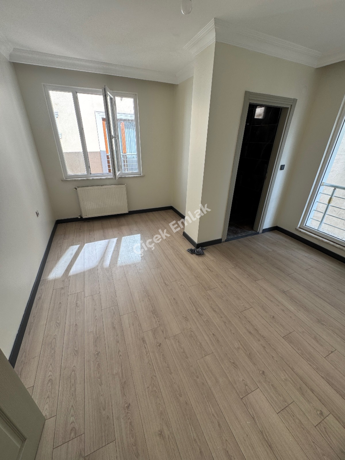 Binevler'de Metro'ya 5 Dk Asansörlü 4+1 Boş Satılık Dubleks