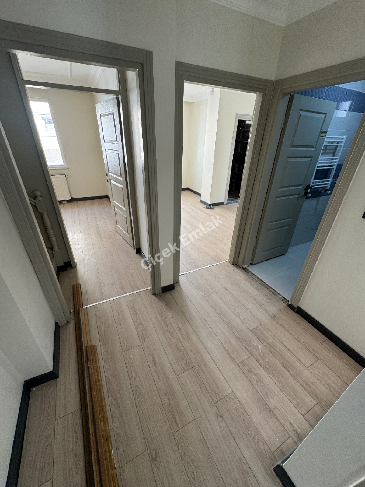 Binevler'de Metro'ya 5 Dk Asansörlü 4+1 Boş Satılık Dubleks