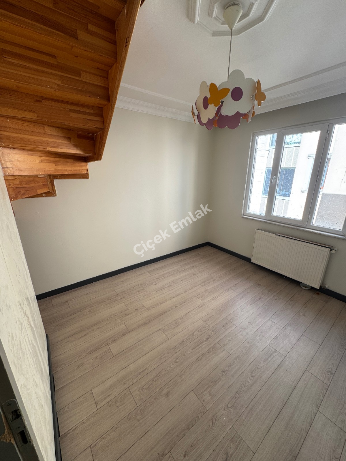 Binevler'de Metro'ya 5 Dk Asansörlü 4+1 Boş Satılık Dubleks