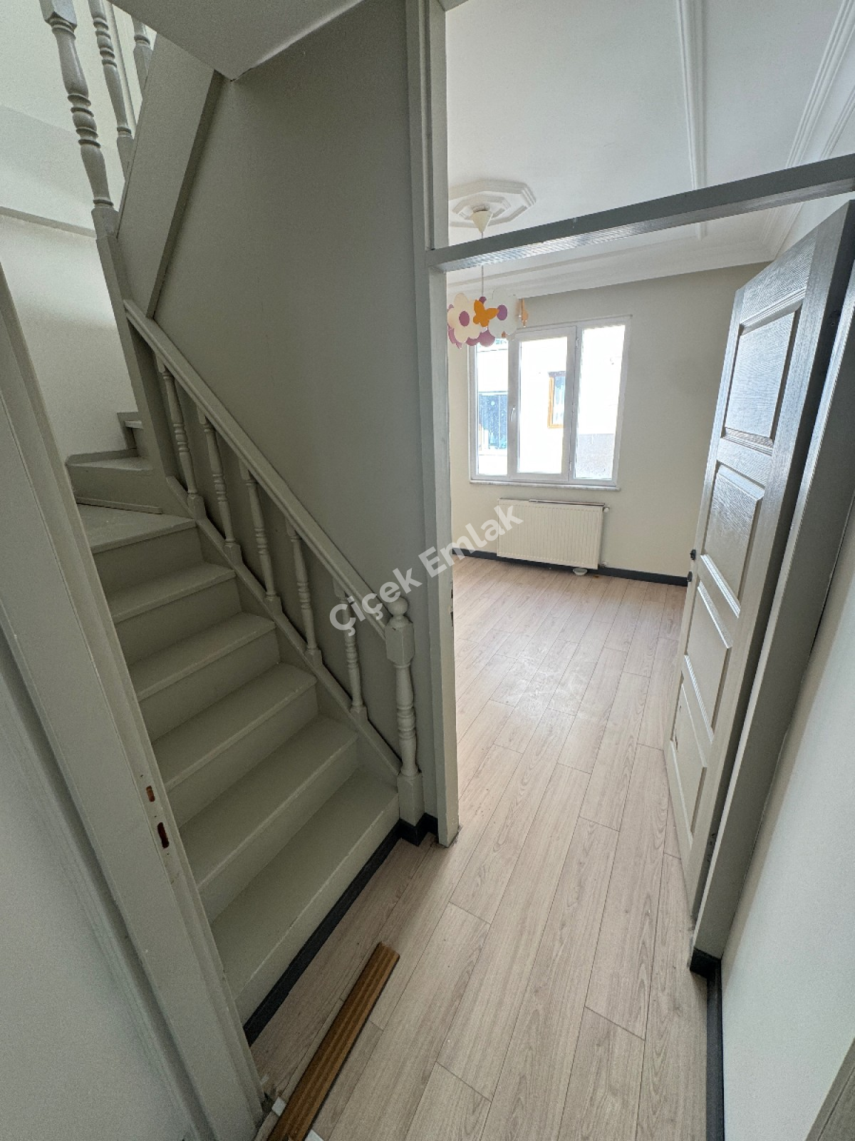 Binevler'de Metro'ya 5 Dk Asansörlü 4+1 Boş Satılık Dubleks