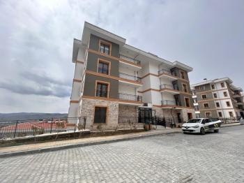 AFYON ÜÇOK EMLAKTAN KANLICA GÖKÇE TOKİ KONUTLARINDA SIFIR 2+1 80M² KİRALIK DAİRE 