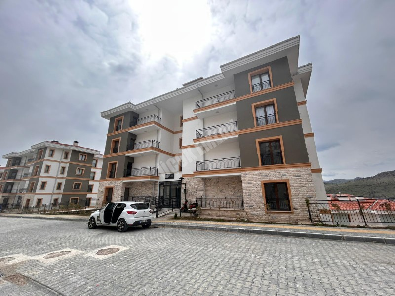 AFYON ÜÇOK EMLAKTAN KANLICA GÖKÇE TOKİ KONUTLARINDA SIFIR 2+1 80M² KİRALIK DAİRE 
