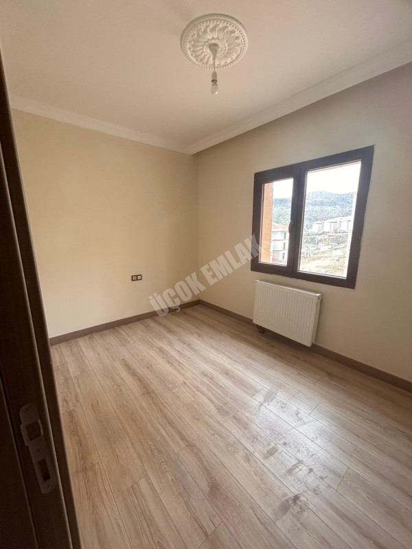 AFYON ÜÇOK EMLAKTAN KANLICA GÖKÇE TOKİ KONUTLARINDA SIFIR 2+1 80M² KİRALIK DAİRE 