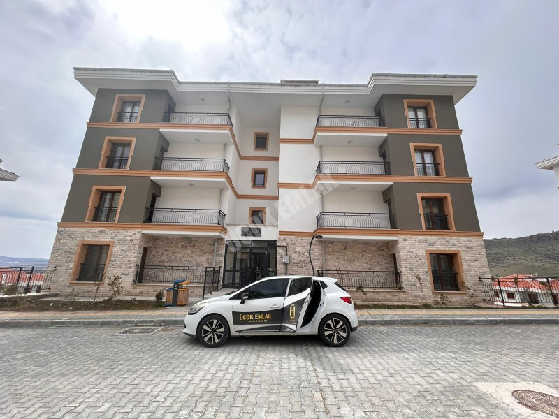 AFYON ÜÇOK EMLAKTAN KANLICA GÖKÇE TOKİ KONUTLARINDA SIFIR 2+1 80M² KİRALIK DAİRE 