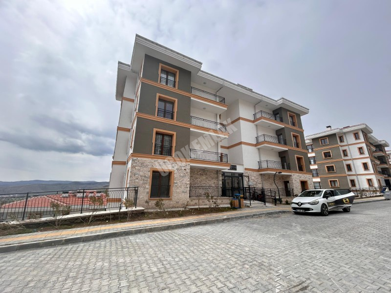 AFYON ÜÇOK EMLAKTAN KANLICA GÖKÇE TOKİ KONUTLARINDA SIFIR 2+1 80M² KİRALIK DAİRE 
