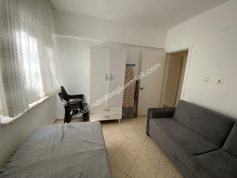 Didim Altınkum  Karakol caddesinde denize yürüme mesafesinde 2+1 daire