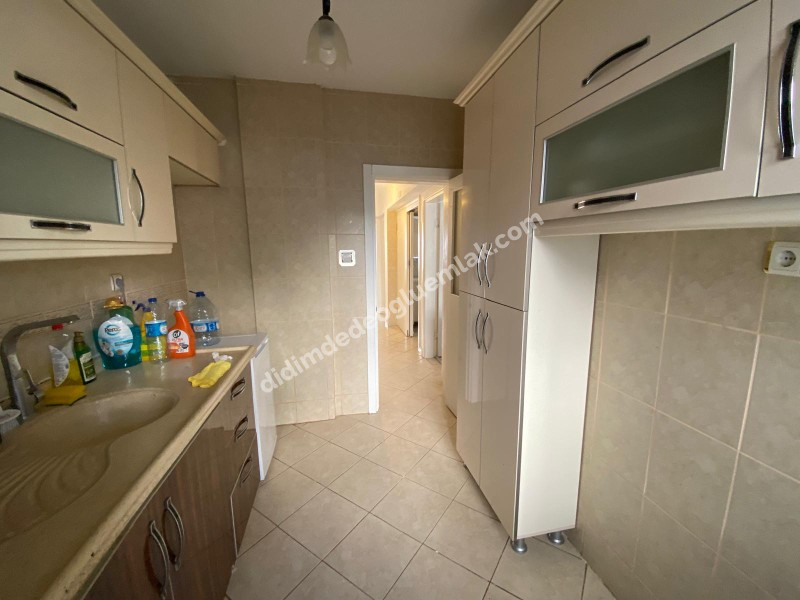 Didim Altınkum  Karakol caddesinde denize yürüme mesafesinde 2+1 daire