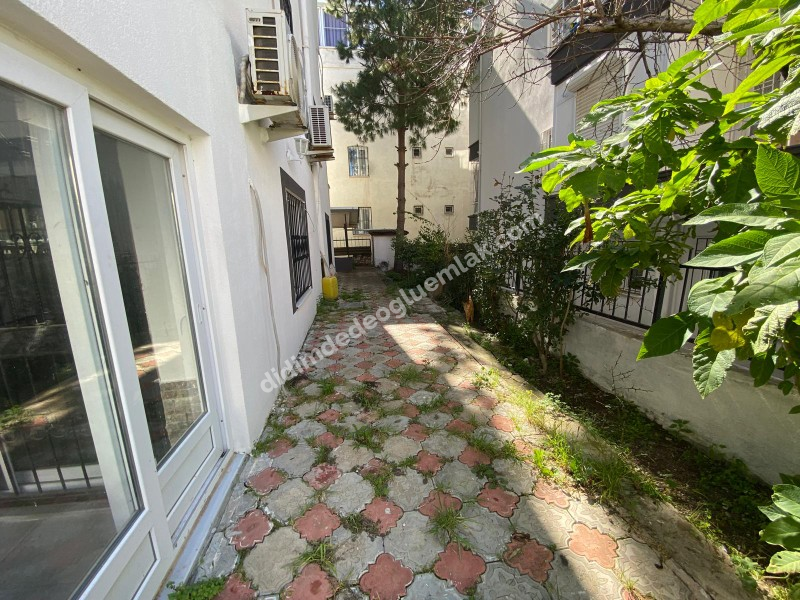 Didim Altınkum  Karakol caddesinde denize yürüme mesafesinde 2+1 daire