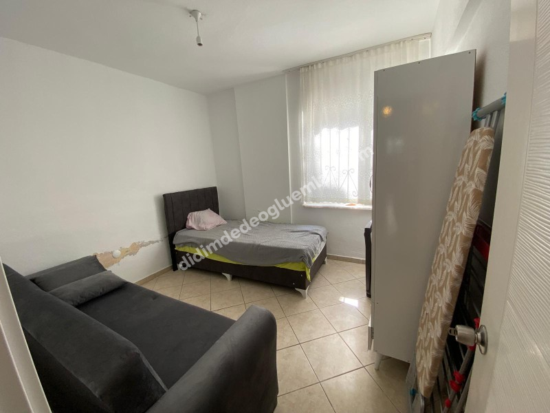 Didim Altınkum  Karakol caddesinde denize yürüme mesafesinde 2+1 daire