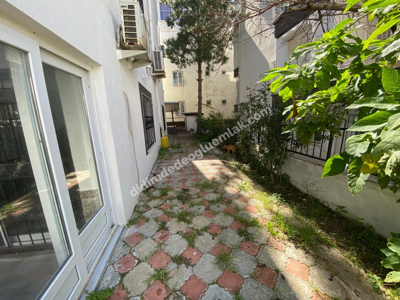 Didim Altınkum  Karakol caddesinde denize yürüme mesafesinde 2+1 daire