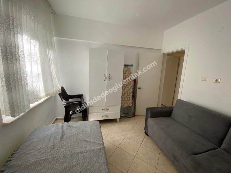Didim Altınkum  Karakol caddesinde denize yürüme mesafesinde 2+1 daire