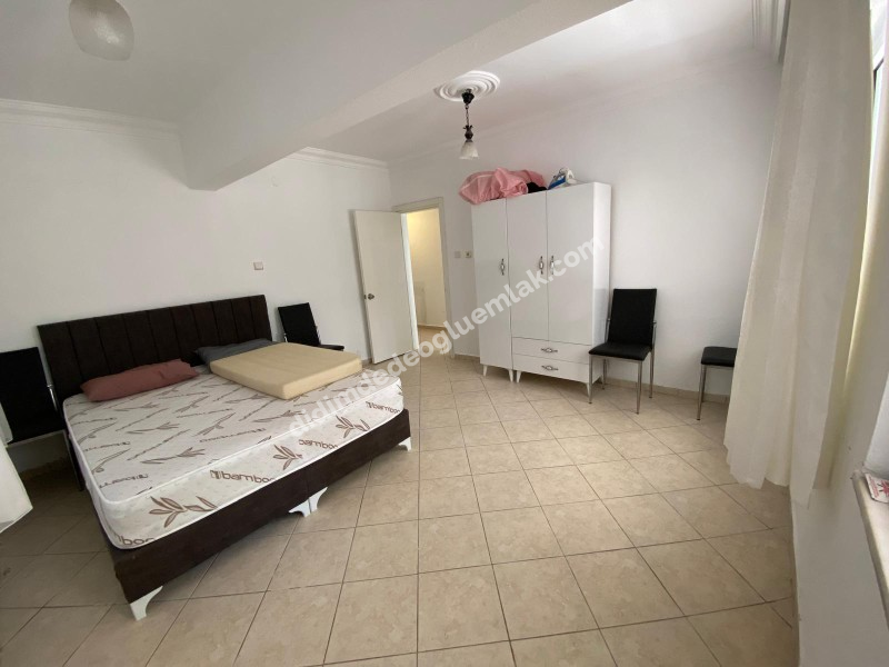 Didim Altınkum  Karakol caddesinde denize yürüme mesafesinde 2+1 daire