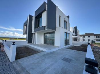 Lefkoşa Batıkent'de TÜRK KOÇANLI 3+1 Satılık İkiz Villa