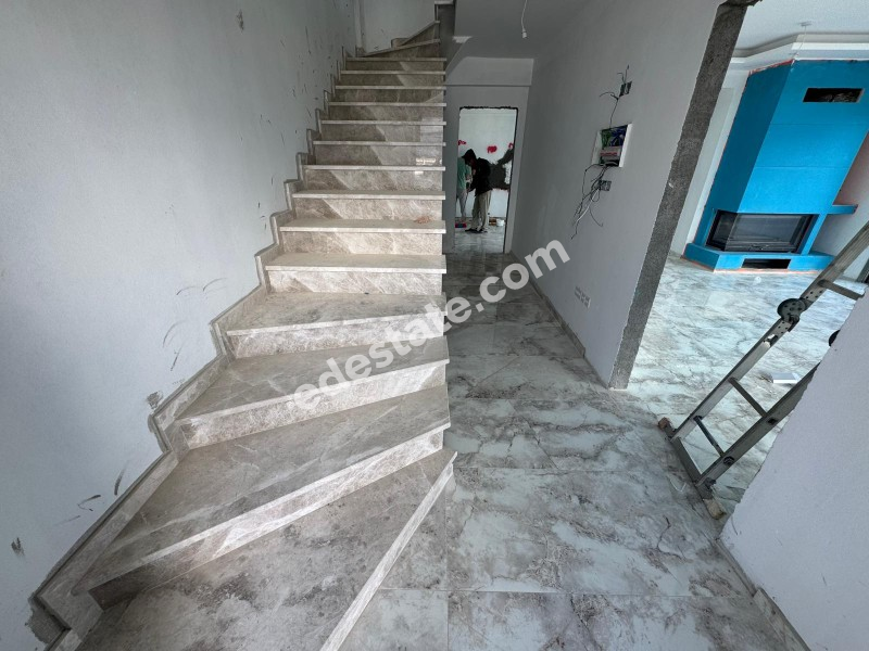 Lefkoşa Batıkent'de TÜRK KOÇANLI 3+1 Satılık İkiz Villa