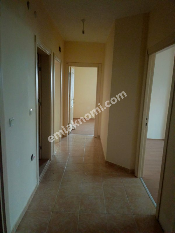 EMLAKNOMİ'DEN TOROS'DA 2+1 ARA KAT SATILIK DAIRE