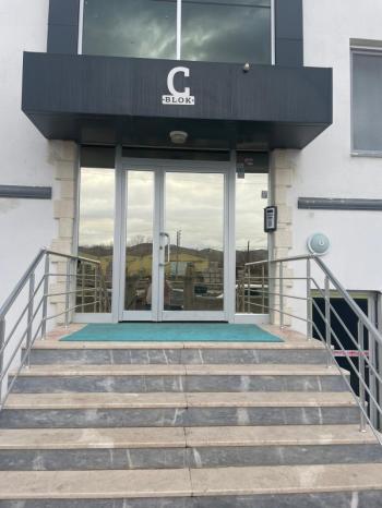 AFYON ÜÇOK EMLAKTAN SÜLÜN DE ANA YOL ÜZERİ  SATILIK  ARAKAT 3+1 ASANSÖRLÜ LÜX GENİŞ DAİRE