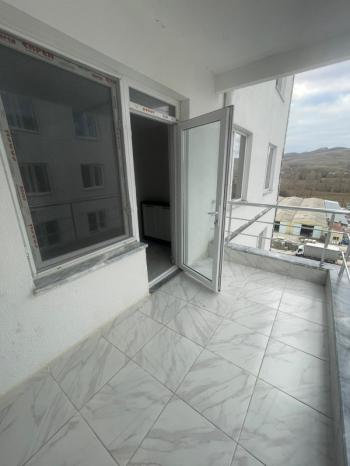 AFYON ÜÇOK EMLAKTAN SÜLÜN DE ANA YOL ÜZERİ  SATILIK  ARAKAT 3+1 ASANSÖRLÜ LÜX GENİŞ DAİRE