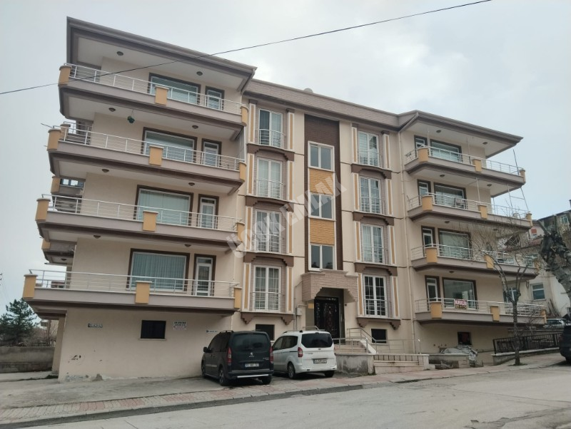 AFYON ÜÇOK EMLAKTAN ZAFER MAH  3+1 120M² TEMİZ BAKIMLI KİRALIK  DAİRE 