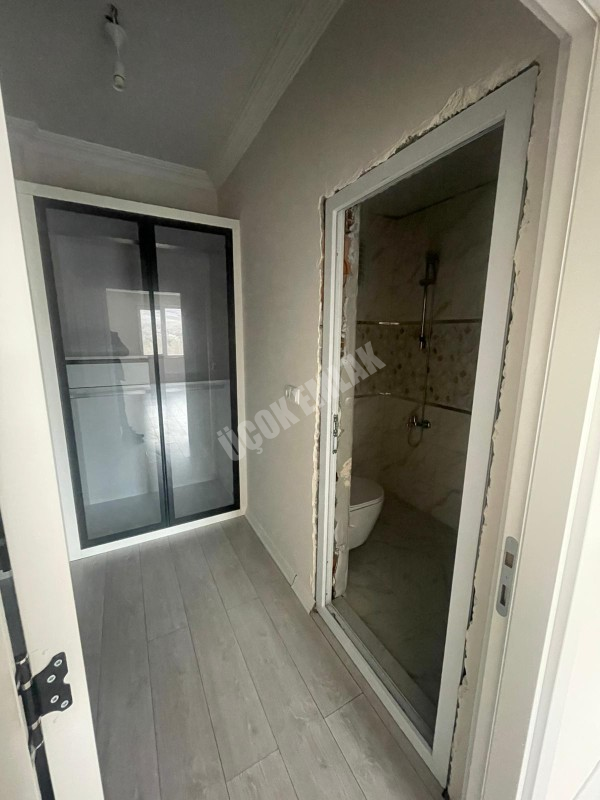 AFYON ÜÇOK EMLAKTAN SÜLÜN DE ANA YOL ÜZERİ  SATILIK  ARAKAT 3+1 ASANSÖRLÜ LÜX GENİŞ DAİRE