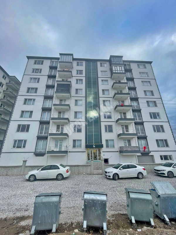 AFYON ÜÇOK EMLAKTAN SÜLÜN DE ANA YOL ÜZERİ  SATILIK  ARAKAT 3+1 ASANSÖRLÜ LÜX GENİŞ DAİRE
