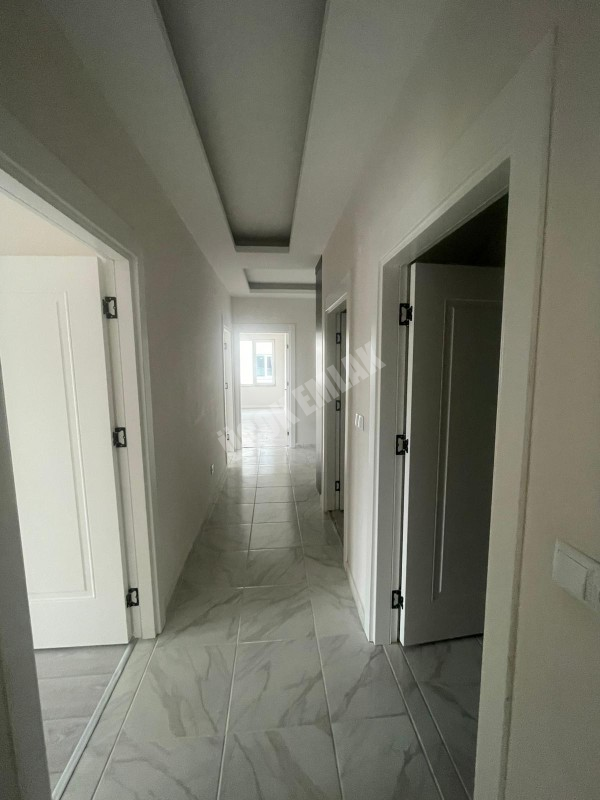 AFYON ÜÇOK EMLAKTAN SÜLÜN DE ANA YOL ÜZERİ  SATILIK  ARAKAT 3+1 ASANSÖRLÜ LÜX GENİŞ DAİRE