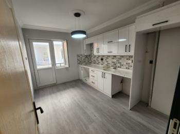 ÇAMLIK MAHALLESİ’ NDE  DENİZE YAKIN, KOMPLE TADİLATLI 2+1 AYRI MUTFAK ARA KAT FIRSAT DAİRE!